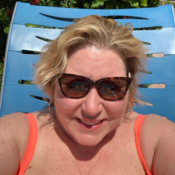 Meet your Posher, Monica - Picture 2 of 2